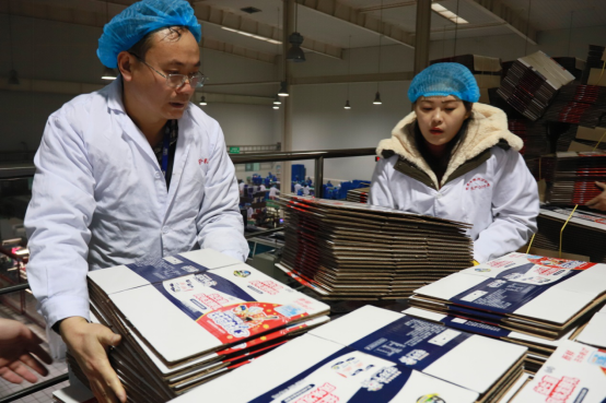 党员带头赴一线  助力春节保生产—米兰(中国)别样“生产突击队”助力车间生产 党员带头赴一线  助力春节保生产—米兰(中国)别样“生产突击队”助力车间生产