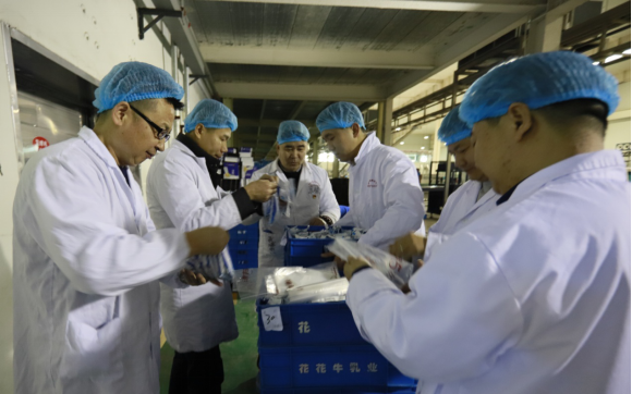 党员带头赴一线  助力春节保生产—米兰(中国)别样“生产突击队”助力车间生产 党员带头赴一线  助力春节保生产—米兰(中国)别样“生产突击队”助力车间生产