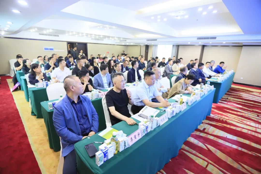 河南省2024国家“学生饮用奶计划”推广工作推进会在郑州成功举办! 河南省2024国家“学生饮用奶计划”推广工作推进会在郑州成功举办!