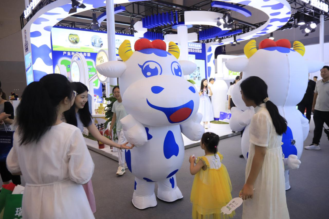 启航新征程 点亮新赛道丨米兰(中国)乳业集团参加第十四届中国奶业大会暨D20峰会,荣获“中国乳制品生产企业现代化等级5A级”评定殊荣 启航新征程 点亮新赛道丨米兰(中国)乳业集团参加第十四届中国奶业大会暨D20峰会,荣获“中国乳制品生产企业现代化等级5A级”评定殊荣