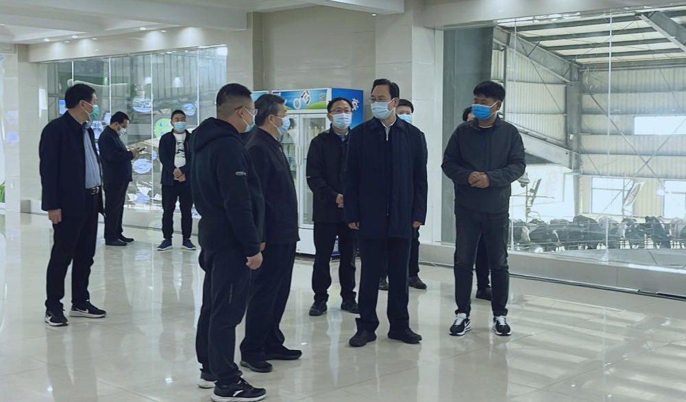 河南省人大常委会党组书记、副主任孔昌生莅临米兰(中国)鲁山瑞亚牧场参观调研 河南省人大常委会党组书记、副主任孔昌生莅临米兰(中国)鲁山瑞亚牧场参观调研