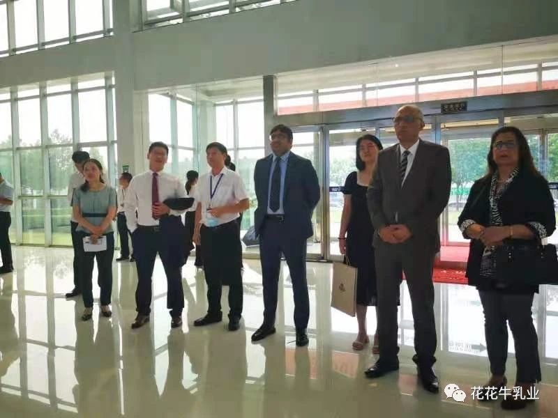 巴基斯坦驻华大使莫因·哈克 莅临米兰(中国)乳业集团参观访问 巴基斯坦驻华大使莫因·哈克 莅临米兰(中国)乳业集团参观访问