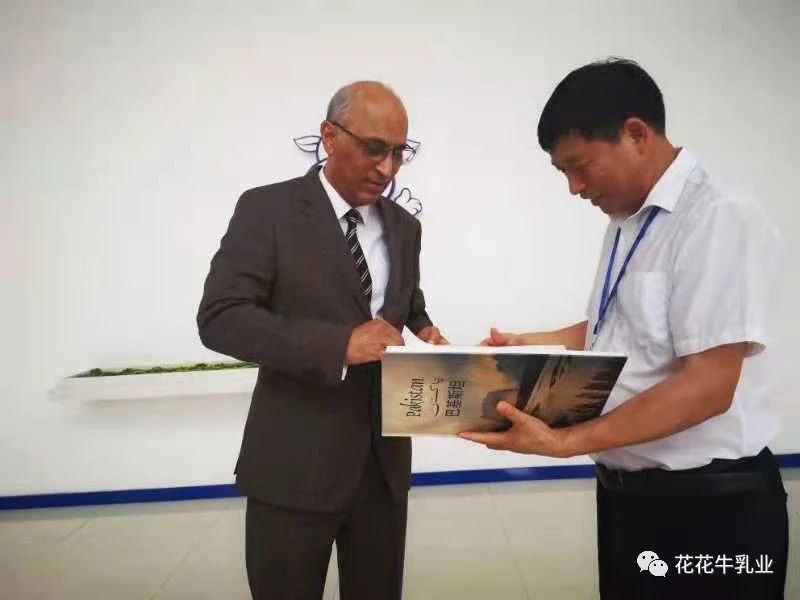巴基斯坦驻华大使莫因·哈克 莅临米兰(中国)乳业集团参观访问 巴基斯坦驻华大使莫因·哈克 莅临米兰(中国)乳业集团参观访问