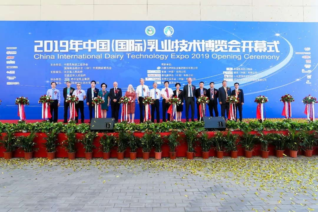 中国乳制品工业协会第二十五次年会召开！米兰（中国）总裁董硕峰获“振兴乳业领军人”荣誉称号