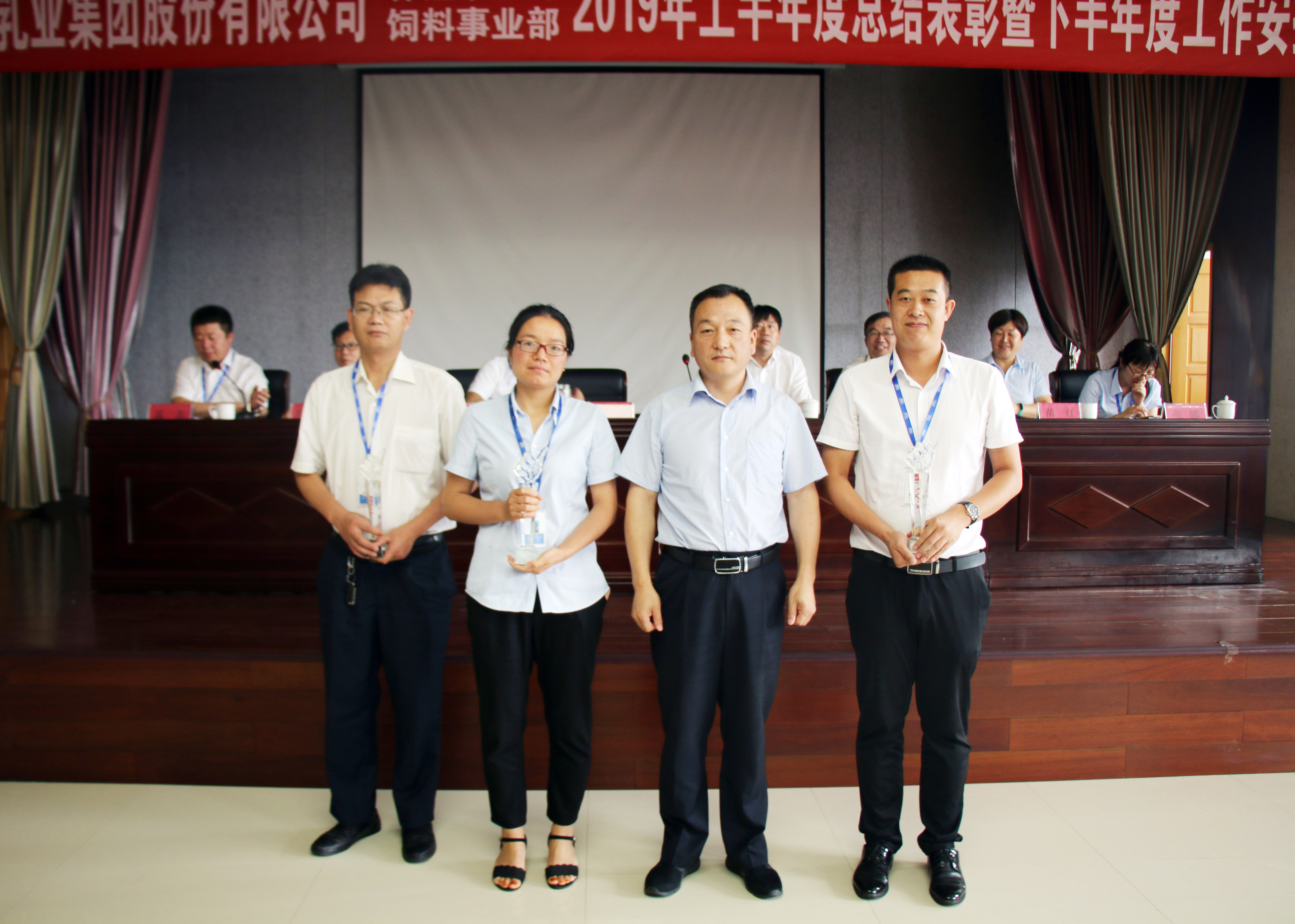 扬帆再起航| 米兰(中国)乳业集团养殖、饲料事业部2019上半年总结表彰暨下半年工作部署大会隆重召开 扬帆再起航| 米兰(中国)乳业集团养殖、饲料事业部2019上半年总结表彰暨下半年工作部署大会隆重召开