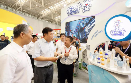 致敬祖国70华诞 |米兰(中国)亮相第十届中国奶业大会 致敬祖国70华诞 |米兰(中国)亮相第十届中国奶业大会