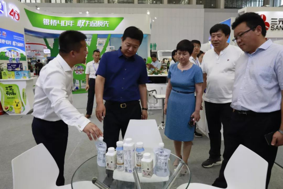 致敬祖国70华诞 |米兰(中国)亮相第十届中国奶业大会 致敬祖国70华诞 |米兰(中国)亮相第十届中国奶业大会