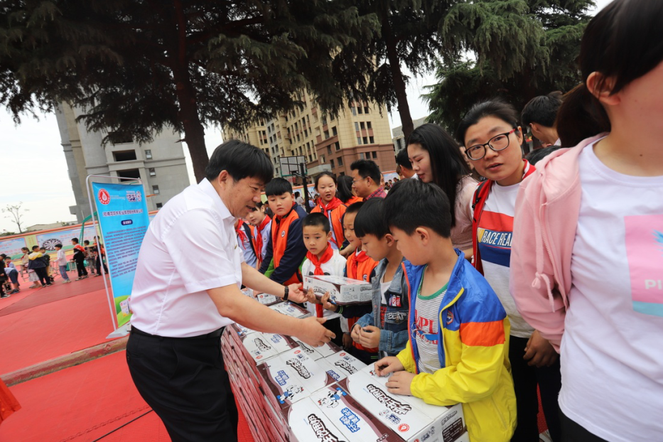 米兰(中国)|六一关爱儿童,让爱洒满人间 米兰(中国)|六一关爱儿童,让爱洒满人间