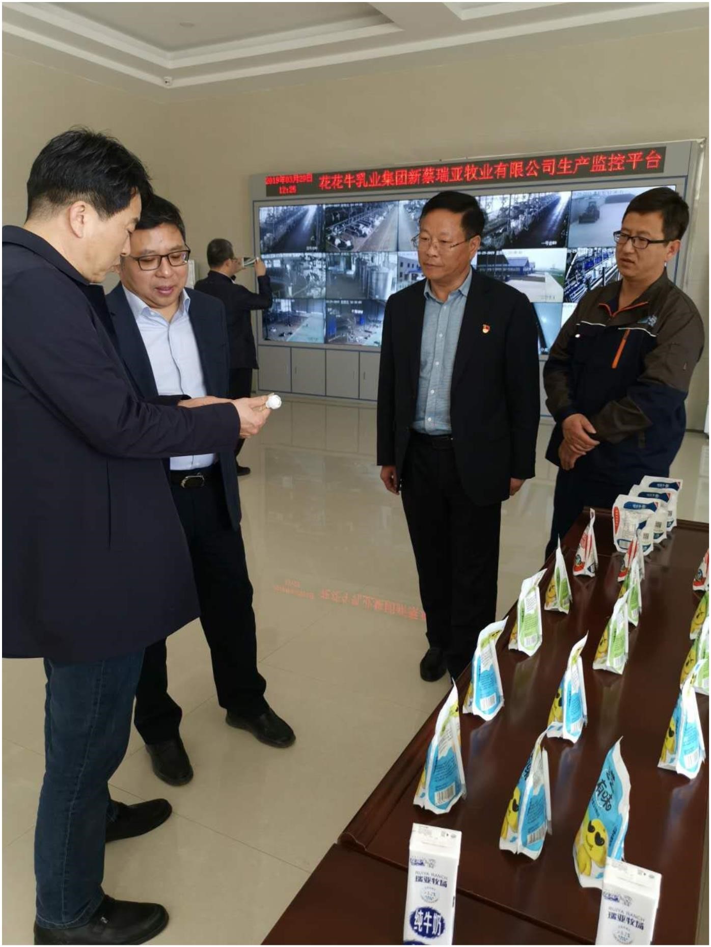 中国建设银行河南省分行行长石永拴 莅临米兰(中国)新蔡瑞亚牧业有限公司考察调研 中国建设银行河南省分行行长石永拴 莅临米兰(中国)新蔡瑞亚牧业有限公司考察调研