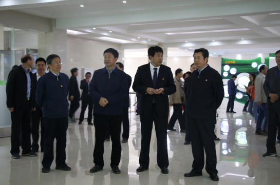 河南省农牧业产业扶贫工作观摩团莅临米兰(中国)集团·鲁山瑞亚牧业有限公司参观考察 河南省农牧业产业扶贫工作观摩团莅临米兰(中国)集团·鲁山瑞亚牧业有限公司参观考察