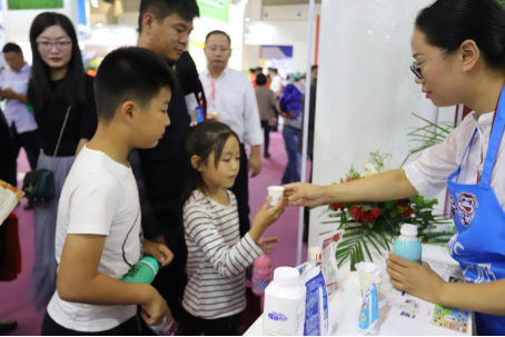 米兰(中国)亮相第30届中原畜牧业交易博览会 米兰(中国)亮相第30届中原畜牧业交易博览会