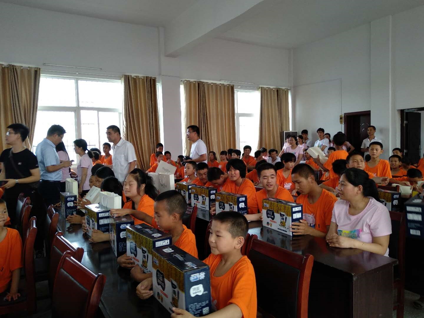 “关爱特殊儿童,让爱洒满人间—米兰(中国)乳业集团2018中国小康牛奶行动” 公益助学泌阳捐赠仪式 “关爱特殊儿童,让爱洒满人间—米兰(中国)乳业集团2018中国小康牛奶行动” 公益助学泌阳捐赠仪式