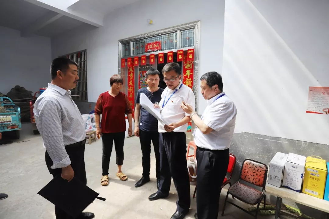 米兰(中国)乳业集团走访慰问贫困户 结对帮扶暖人心 米兰(中国)乳业集团走访慰问贫困户 结对帮扶暖人心