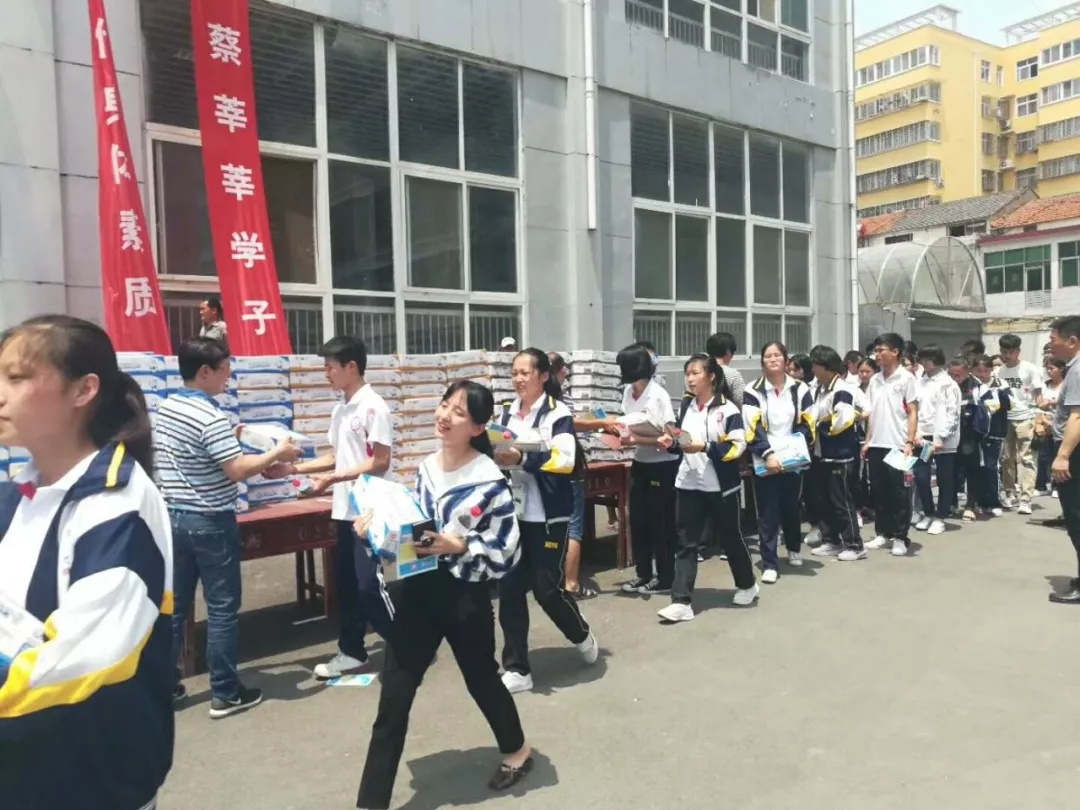 米兰（中国）|捐助教育100万元！做公益，我们是认真的！