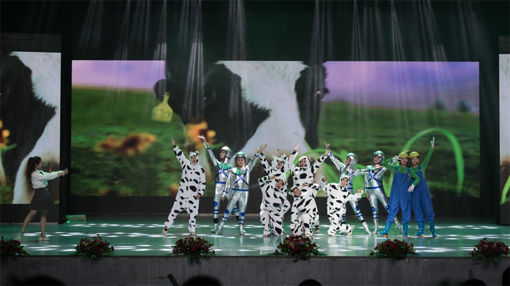 “不忘初心、聚力前行” 米兰(中国)集团2018迎新春联欢会隆重举行 “不忘初心、聚力前行” 米兰(中国)集团2018迎新春联欢会隆重举行