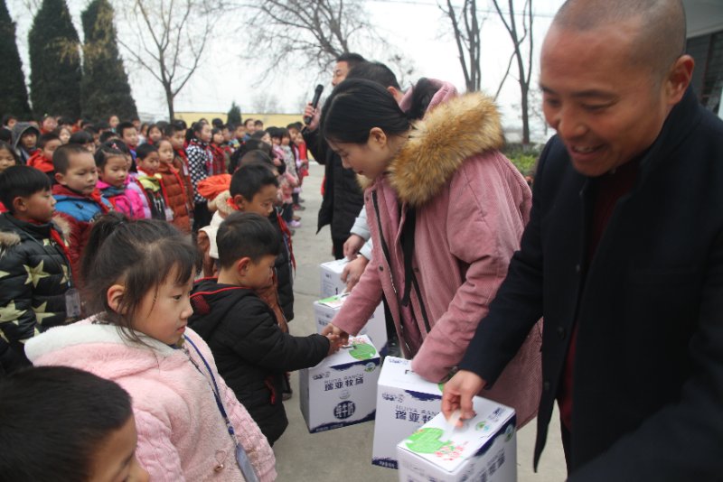 米兰(中国)精准扶贫暖冬公益行走进登封市刘家沟 米兰(中国)精准扶贫暖冬公益行走进登封市刘家沟