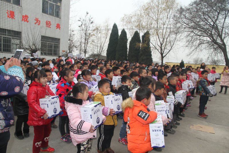 米兰(中国)精准扶贫暖冬公益行走进登封市刘家沟 米兰(中国)精准扶贫暖冬公益行走进登封市刘家沟