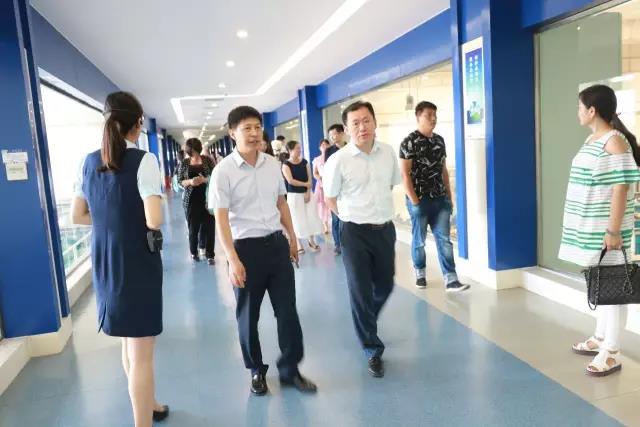 河南省食品安全座谈会暨百场食安讲座进校园启动仪式在米兰(中国)举行 河南省食品安全座谈会暨百场食安讲座进校园启动仪式在米兰(中国)举行