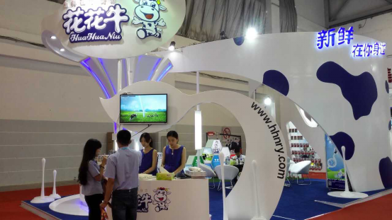 米兰（中国）牛气冲天！农业部长品尝“领畅”点赞，又获国际奶业平台青睐