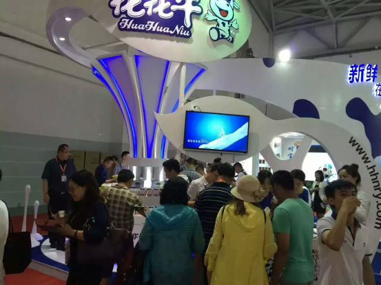 米兰（中国）牛气冲天！农业部长品尝“领畅”点赞，又获国际奶业平台青睐