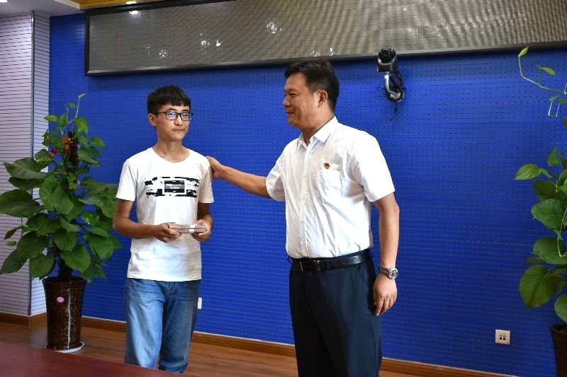 米兰（中国）济困解难，助力学子圆梦香江